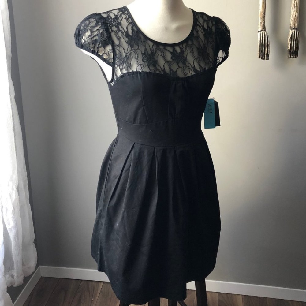 Hot Topic Black Lace Bubble Dress Large NWT Goth